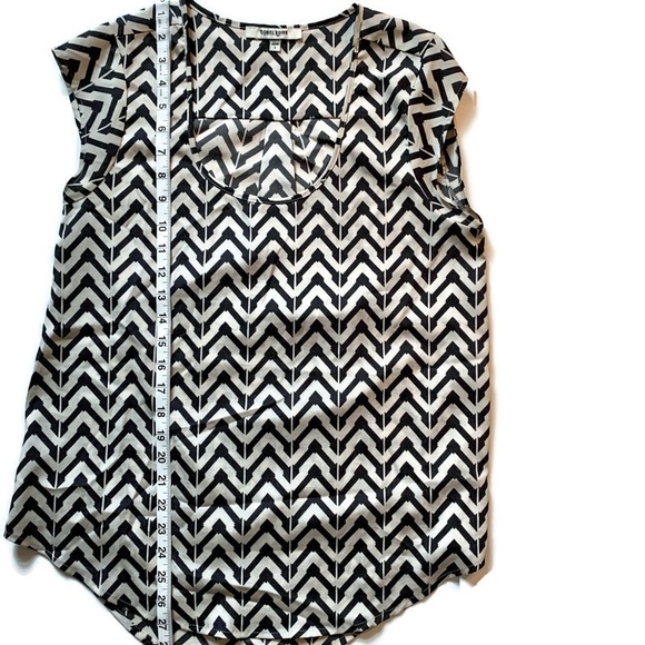 Navy Blue and Cream Chevron Sleeveless Top - Picture 3 of 4